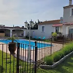 Les D'hotes D'eloise, Piscine Privee Aramon