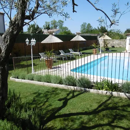 Les D'hôtes D'eloïse, Piscine Privée Сasa de vacaciones Aramon