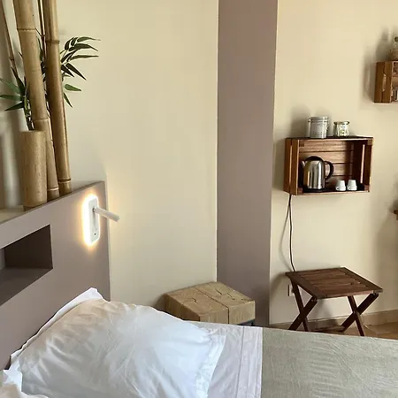 Les D'hôtes D'eloïse, Piscine Privée Couette-café Aramon