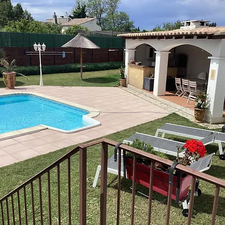 Дом отдыха Les D'hotes D'eloise, Piscine Privee