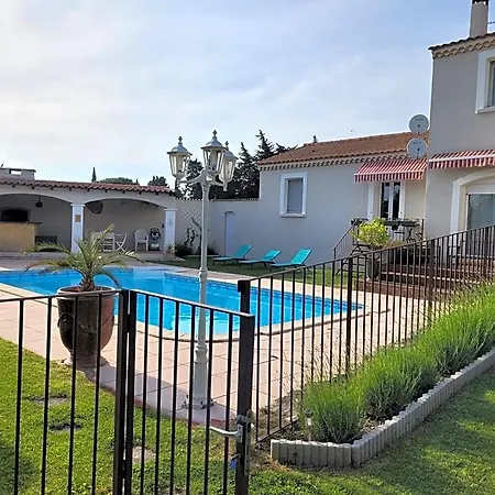 Les D'hôtes D'eloïse, Piscine Privée Сasa de vacaciones Aramon