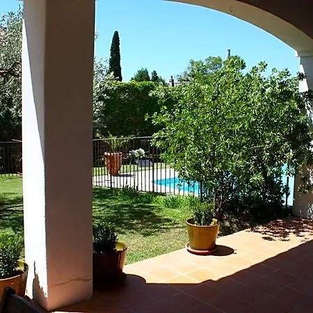 Les D'hôtes D'eloïse, Piscine Privée Aramon