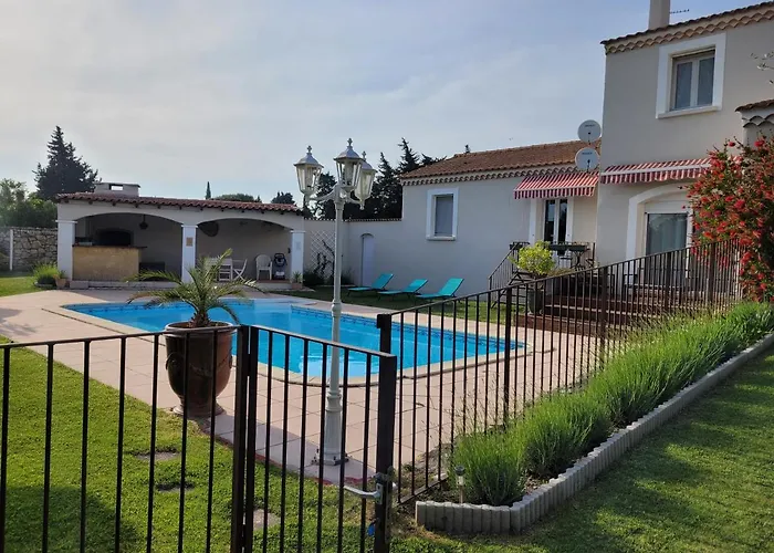 Les D'hotes D'eloise, Piscine Privee Aramon